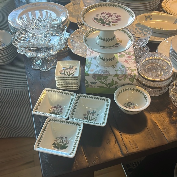 Portmeirion set:2 6” mini cake stand4” bowl3 4” square bowl8 3”dipping dishes